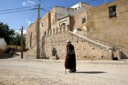 Image du Maroc Professionnelle de  La Kasbah de Sefrou ville située sur le versant Nord Ouest et au pieds du moyen Atlas à 850 m d’altitude, cette cité millénaire, qui date de l’an 806 dispose de multiple plans d'eau naturels, des sources, des grottes dans la montagne ce qui prédispose cette province à devenir une station touristique de première renommée pour tourisme de montagne, Vendredi 9 septembre 2005. (Photo / Abdeljalil Bounhar) 